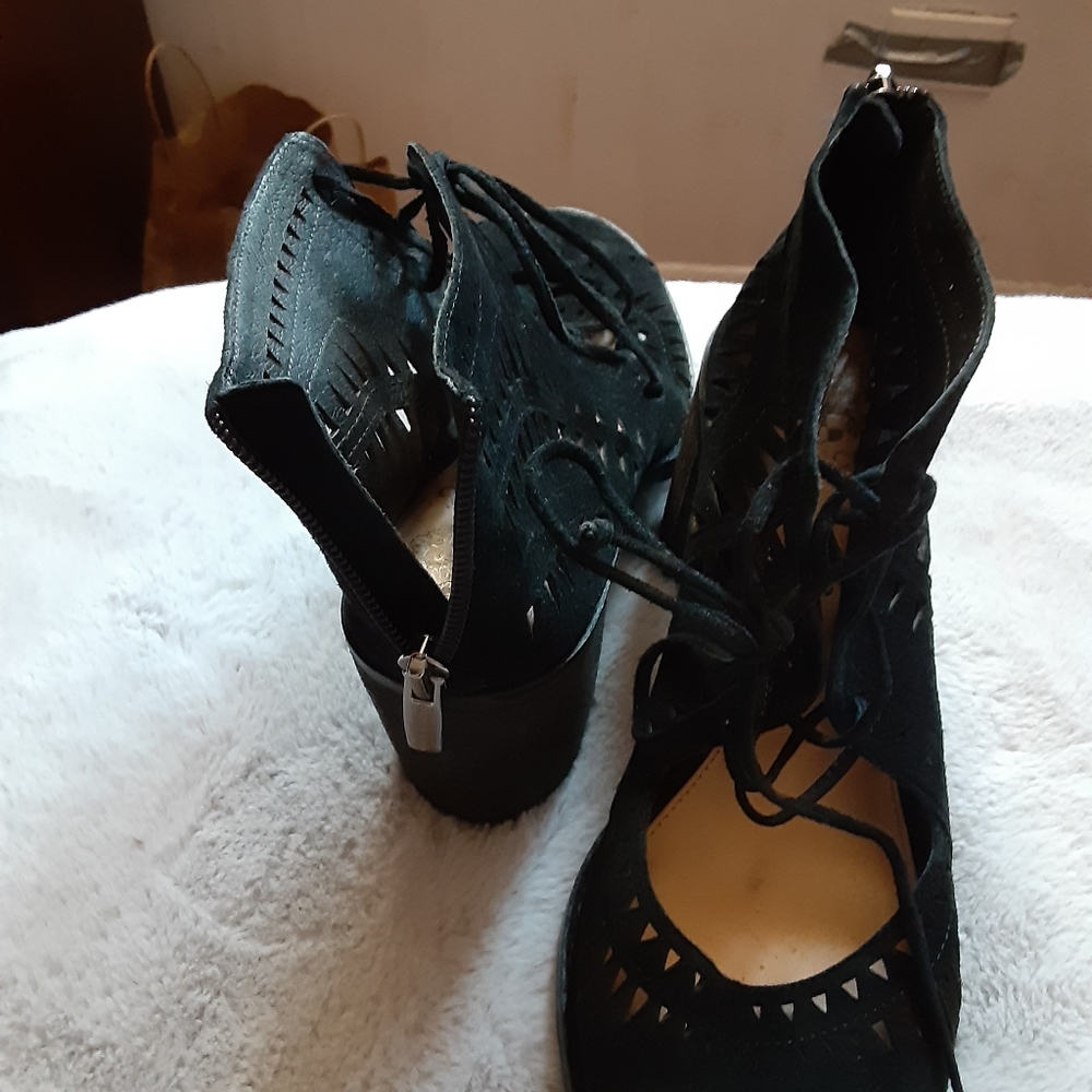 Shoes - Picture 2 of 4